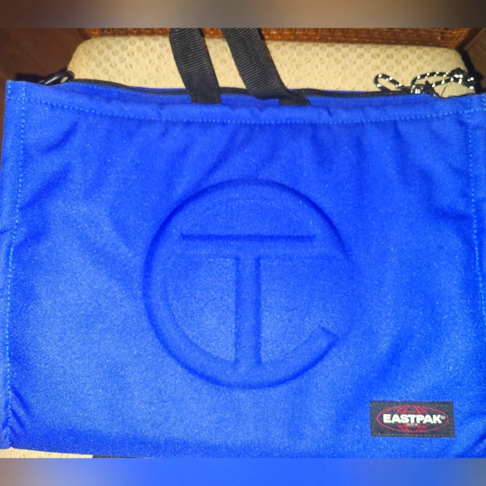 EASTPAK X TELFAR MEDIUM SHOPPER - PAINTER'S TAPE COLOR  *EUC*